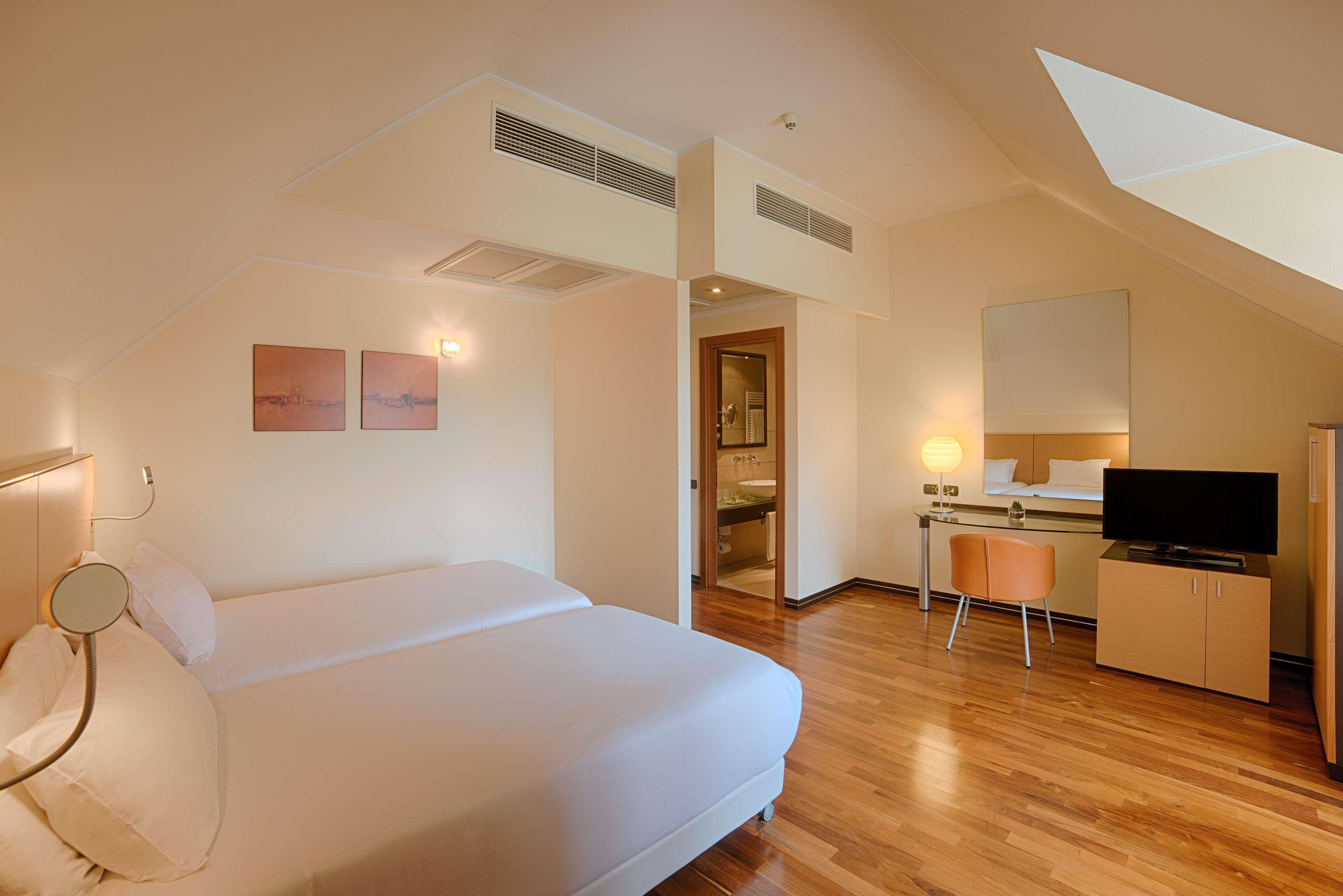 Hotel NH Milano 2 Segrate Esterno foto