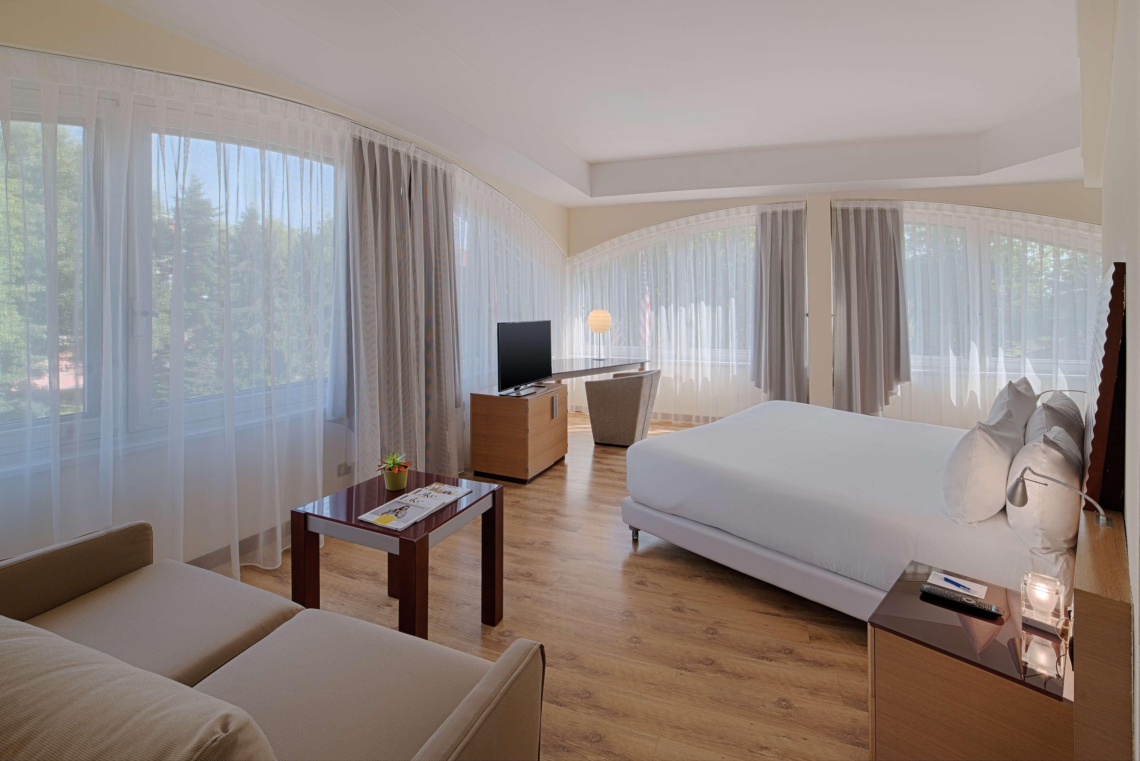 Hotel NH Milano 2 Segrate Esterno foto